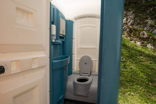 Best Porta potty rental near me  in Newburg, WI